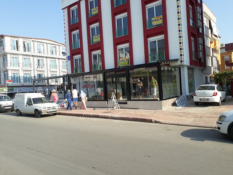 Cadde cephesinde sürme cam kapatma uygulaması