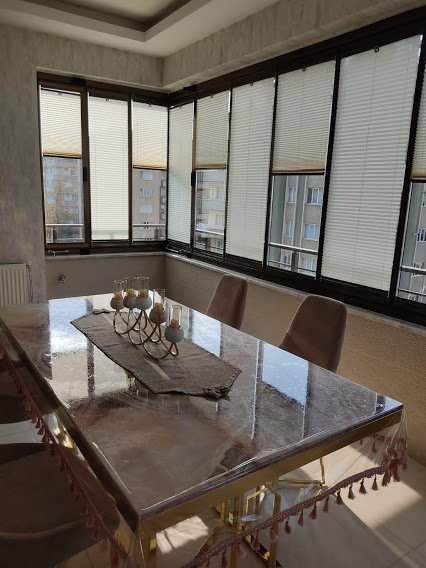 Cam balkon perde sistemi uygulanmış balkon