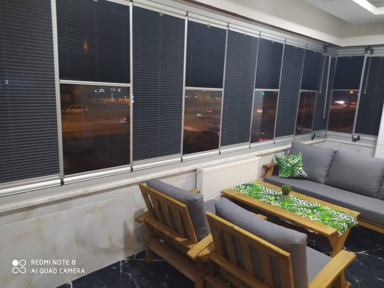 Antrasit renk cam balkon perdesi