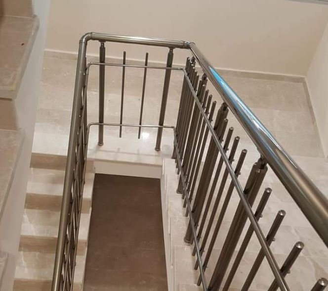 Bronz merdiven korkuluğu