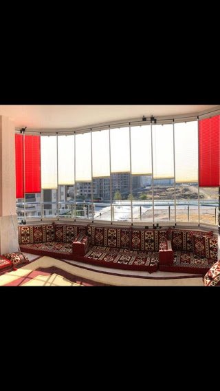 Kırmızı cam balkon perde modeli