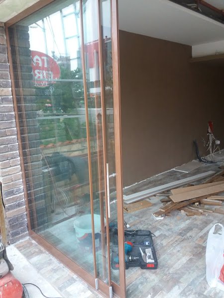 Eşiksiz sürme cam panel detayı