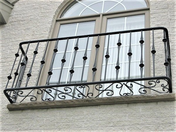 Desenli ferforje balkon korkuluğu