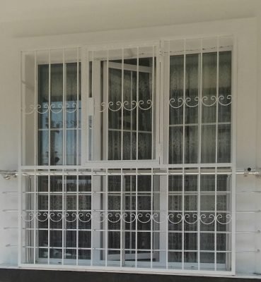 Demir pencere korkuluğu