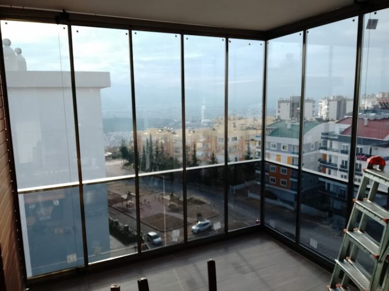 Antalya'da ısıcamlı cam balkon uygulaması