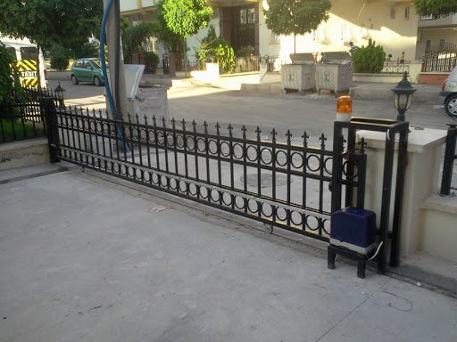 Kumandalı bahçe kapısı