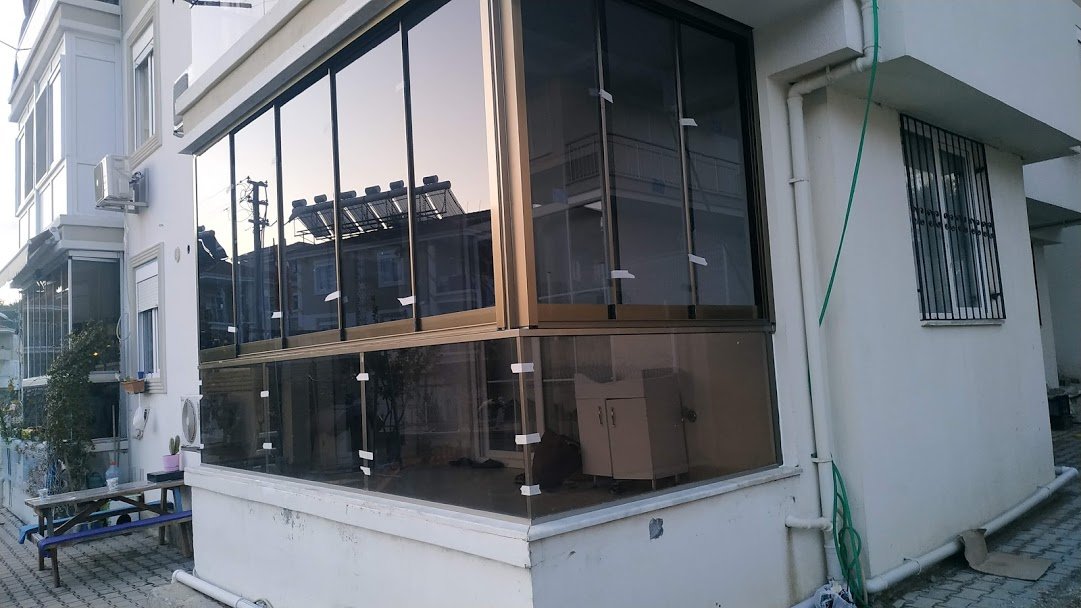 Manavgat'ta sürgülü cam balkon