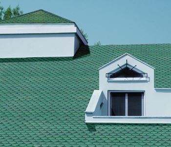 Çatı penceresi çevresinde shingle uygulaması